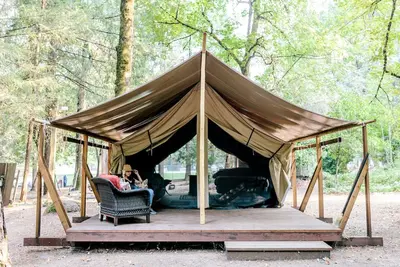 Image de Creekside Furnished Tent with Exquisite Views of Cobb Mountain in California