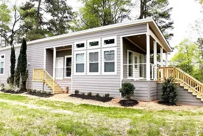 Image de Remarkable Tiny House, Texas Vacations for Families