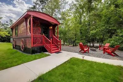 Image de The Scarlet Gypsy at Four Fillies Lodge