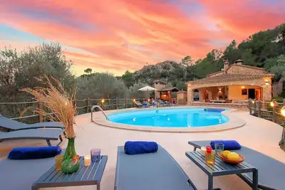 Image de Finca Alordes | Pollensa | Hillside retreat with views and expansive outdoor.