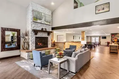 Image de Experience Relaxation in a Peaceful Room Near Eagle Ranch Golf Club