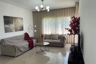 Image de Appartement lumineux à 5 minutes de l aéroport