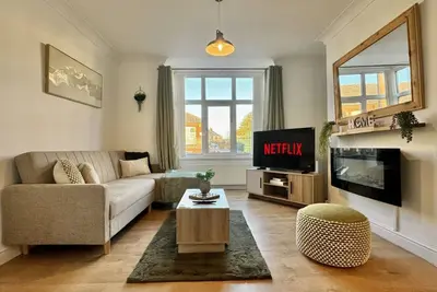 Image de Comfortable 3-bedroom house with 6 separate beds, ideal for work teams