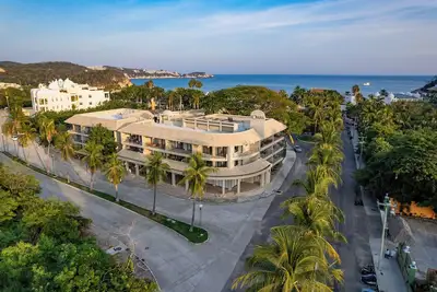 Image de Short Walk to Beach & Town · Top Floor · Solana