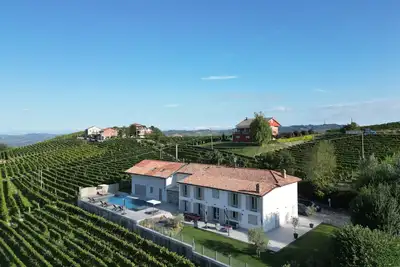 Image de Exclusive Elegant Villa among Piedmontese Vineyards with Heated Pool