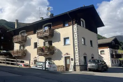 Image de Terra Two-Room Apartment in Chalet Nicolin - LivignoRecently renovated in 2025, the Terra two-room apartment is located in Chalet Nicolin, in a quiet and well-served area of Livigno. Perfect for a relaxing holiday, the apartment is ideal for couples,