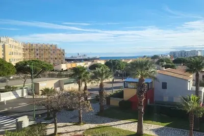 Image de Résidence avec piscine et vue mer – Havre de paix au cœur de la ville