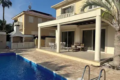 Image de Lefkada villa, 4b, only 100m from the sea. \nFully furnished and air-conditioned