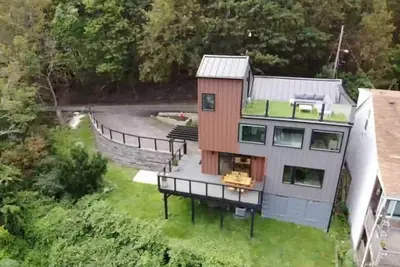 Image de Cliffside Luxury with Spectacular City Views