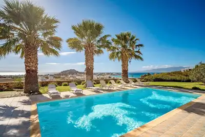 Image de Villa Kallisti - Cinq Chambres Villa, Couchages 12