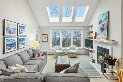 Image de Okemo Ski-In/Out Family Retreat | Space for up to 10