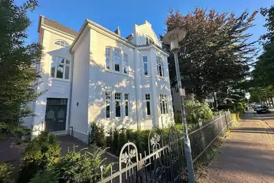 Image de Riverside residence: Old building with canal view & parking spaces