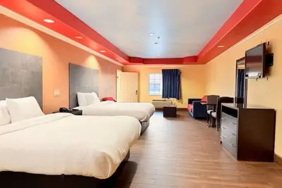 Image de Affordable Luxury: Step Into Our Beautiful, Upgraded Motel Rooms.