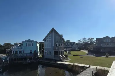 Image de Waterfront Villa with Breathtaking Views of the Harbor