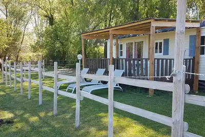 Image de Mobil-home « Mon Gîte en Camargue » avec terrasse privée, jardin et climatisation