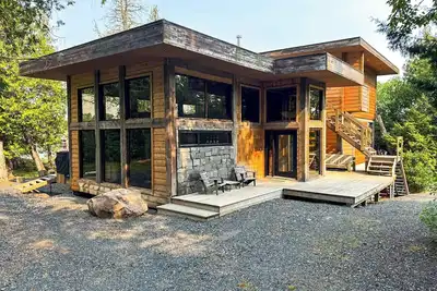 Image de Stunning, Rustic Cottage on Lake of the Woods!