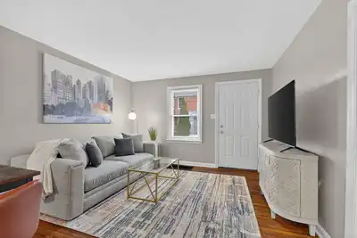 Image de Peaceful 2-bedroom in the heart of Grandview!