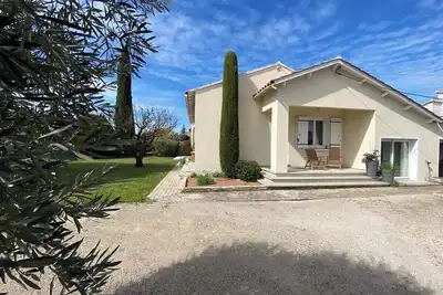 Image de Villa familiale avec jardin et piscine