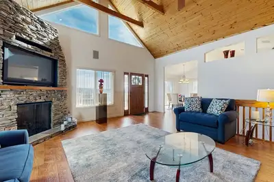 Image de Cozy haven with panoramic Smokey Mountain views - dog friendly!