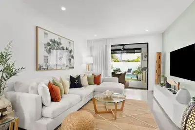 Image de 3-Bed Coastal Escape – Pool – 1 Minute to Beach