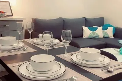 Image de Brand New cozy apartment bright, modern private 2 bedroom basement!