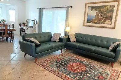 Image de Marvelous 3-bedroom Home on a Hill in Vista, with View