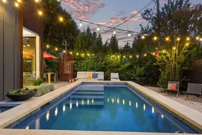 Image de New Build + Heated Pool | Walk S Lamar/Zilker