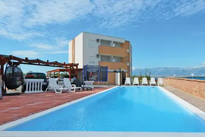 Image de Bel appartement de 2 chambres à Nin