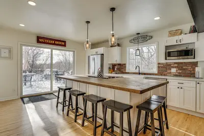 Image de Scandia Nordic-Themed Retreat on 80 Acres w/ Sauna