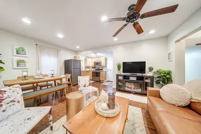 Image de Walk to Gotl strip! Family cottage w/laundry