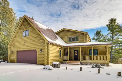 Image de On-Site Trails & Private Beach! Lake Huron Retreat