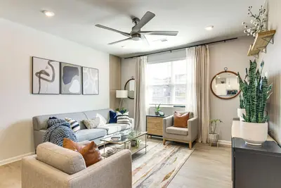 Image de 3 Mi to Lake Wylie! Modern Charlotte Townhome