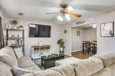 Image de 12 Mi to Dtwn Savannah: Remodeled Family Getaway!