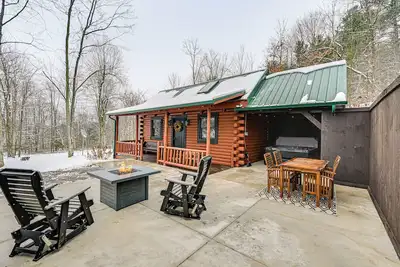 Image de Peaceful Cabin w/ Hot Tub in Dundee: Dogs Welcome