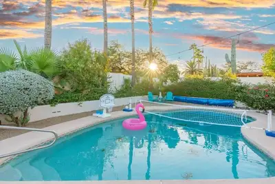 Image de Paradise Valley, Heated Pool & Mini Golf 4br, Luxe