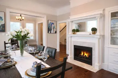 Image de Spacious Victorian Home | Minutes to Sf