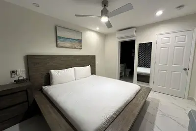 Image de The Manor:  Spacious 5 B/R, 5 1/2 Bathroom, Grace Bay Rd, Leeward!