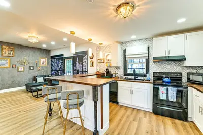 Image de New Listing！Unique downtown Cornelius, walk to everything, enjoy Karaoke fun！