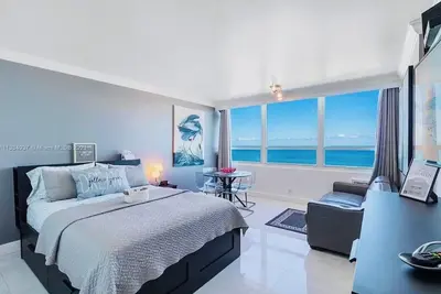 Image de 7th Miami Beach – Ocean View – Free Valet Parking