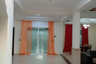 Image de Charming 4-bedroom townhome with Ac and garden space near a beautiful beach