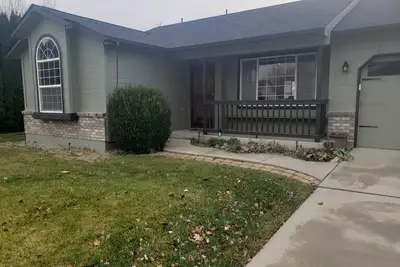 Image de Fantastically located 3-bedroom house with a pool in charming Boise