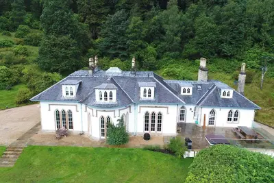 Image de One of a kind home, with hot tub and views of Loch Lomond.