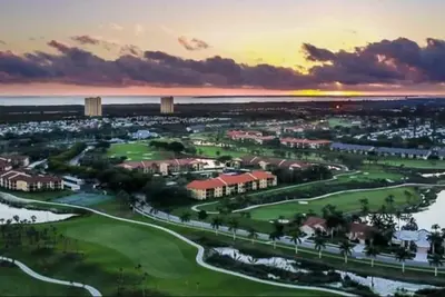 Image de Corner Unit, No Stairs, Minutes to Beaches