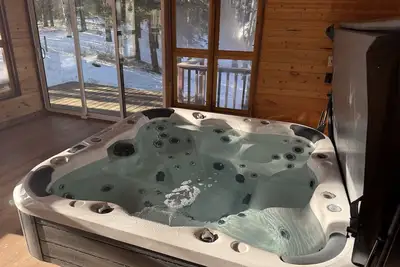 Image de Private Guest House in Bragg Creek | Hot Tub • Pond • 17 Acres of Forest