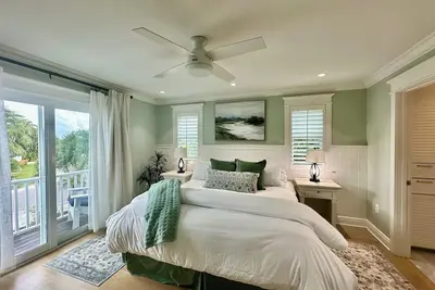 Image de Sea Glass Cottage North End Of Anna Maria• 2bed/2 bath w/ pool Steps to Beach