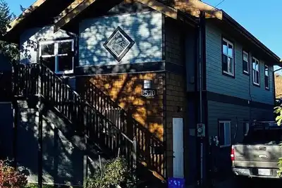 Image de Urban Vibes and West Coast Serenity