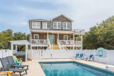 Image de The Sanctuary at Obx | 1, 750 ft to the beach | Private Pool, Hot Tub, and Dog Friendly