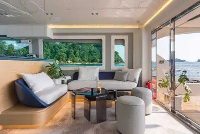 Image de Experience a Luxurious Overnight Escape Aboard a Private Yacht in Singapore