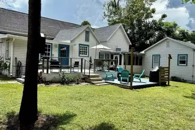 Image de Historic Downtown Apt with hot tub-walk downtown