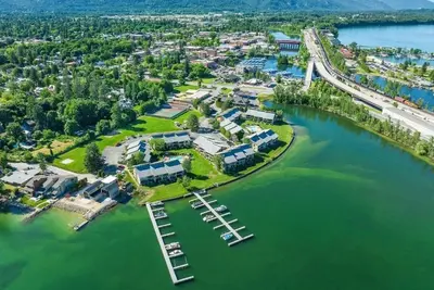 Image de Luxury Lakefront – Walk to DwTwn & Swim/Play/Ski - Boat Slip